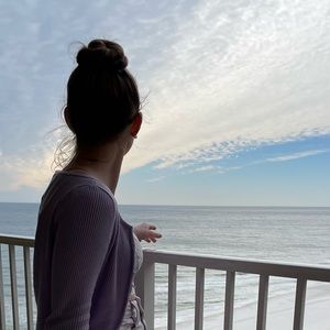 Meet your Posher, Claudia